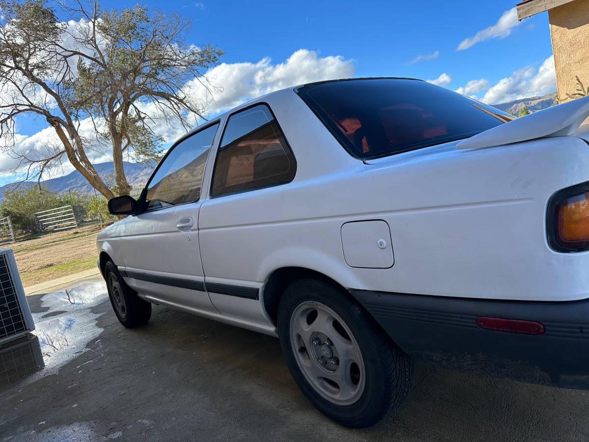 Nissan-sentra-1992-white-4