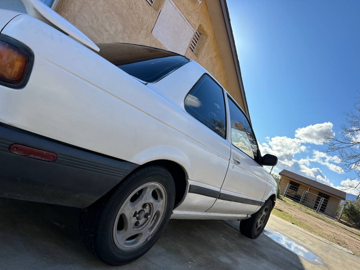 Nissan-sentra-1992-white-5