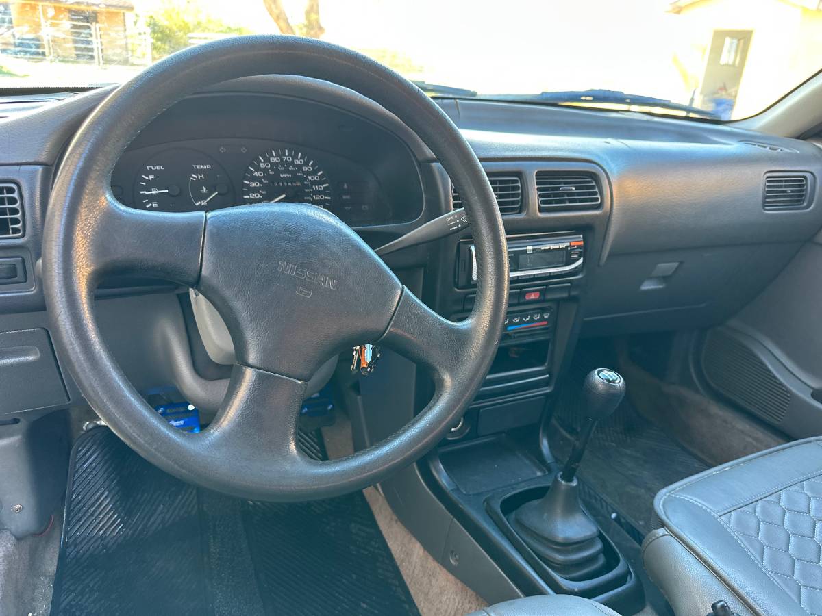 Nissan-sentra-1992-white-8