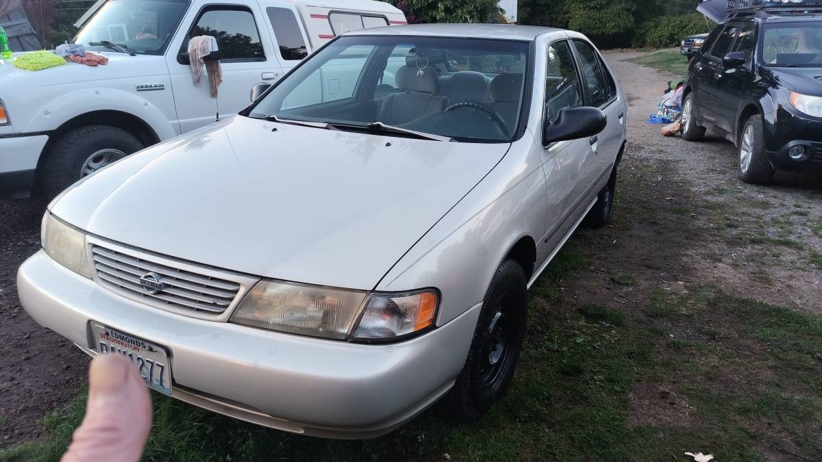 Nissan-sentra-gxe-1996-silver-1