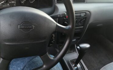 Nissan-sentra-gxe-1996-silver-10