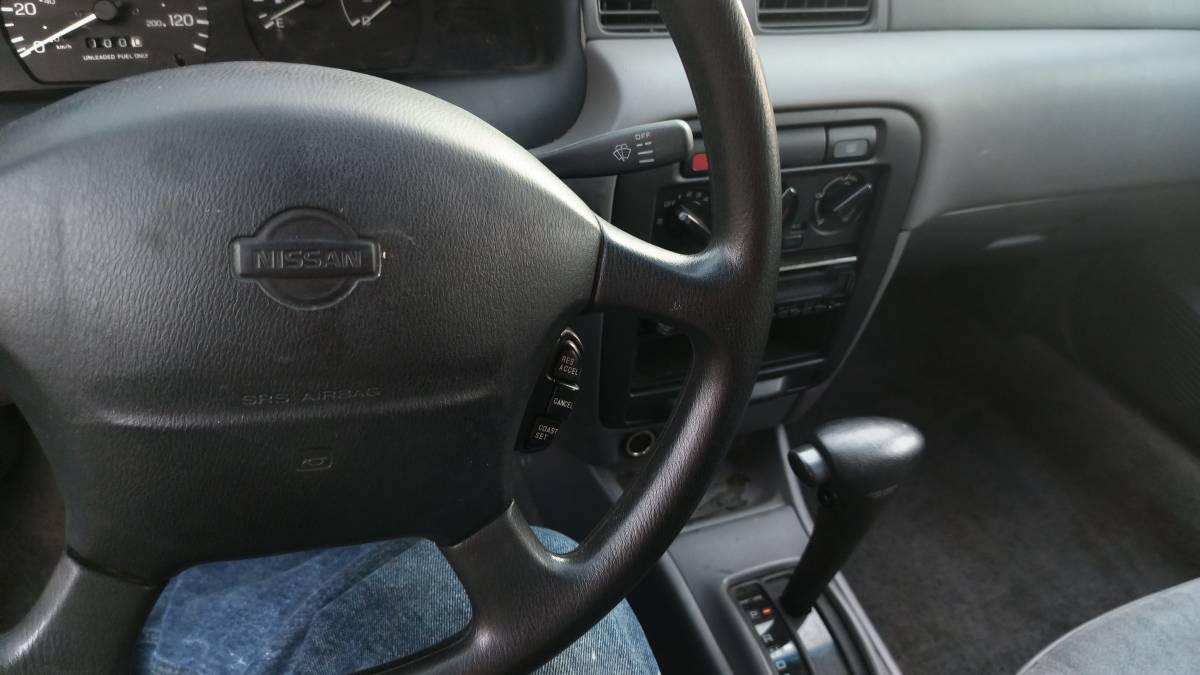 Nissan-sentra-gxe-1996-silver-10
