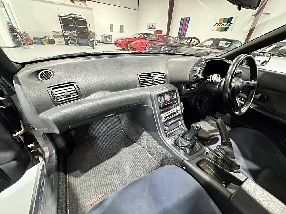 Nissan-skyline-1993-custom-19