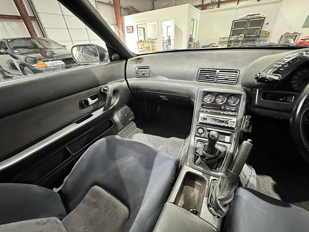 Nissan-skyline-1993-custom-22