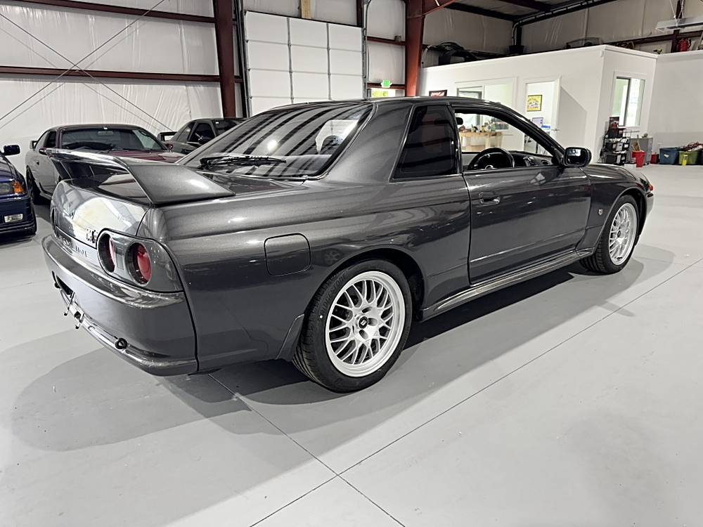 Nissan-skyline-1993-custom-32