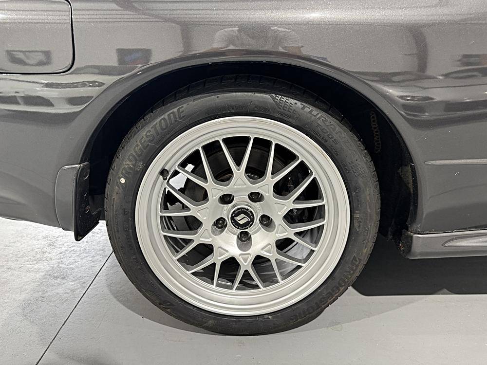 Nissan-skyline-1993-custom-60