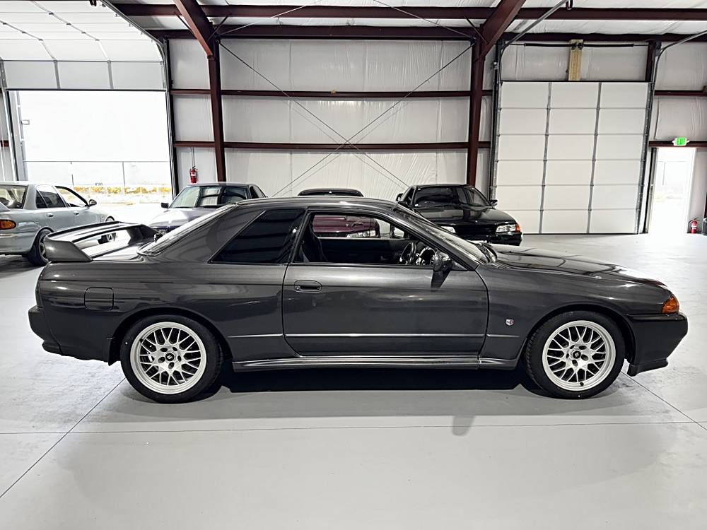 Nissan-skyline-1993-custom-8