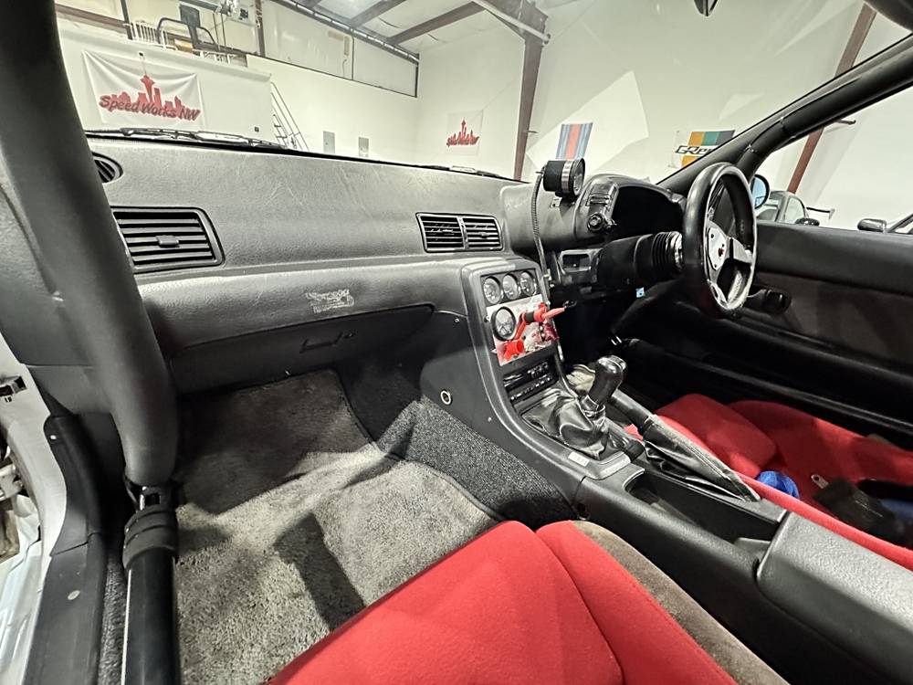 Nissan-skyline-1994-custom-16