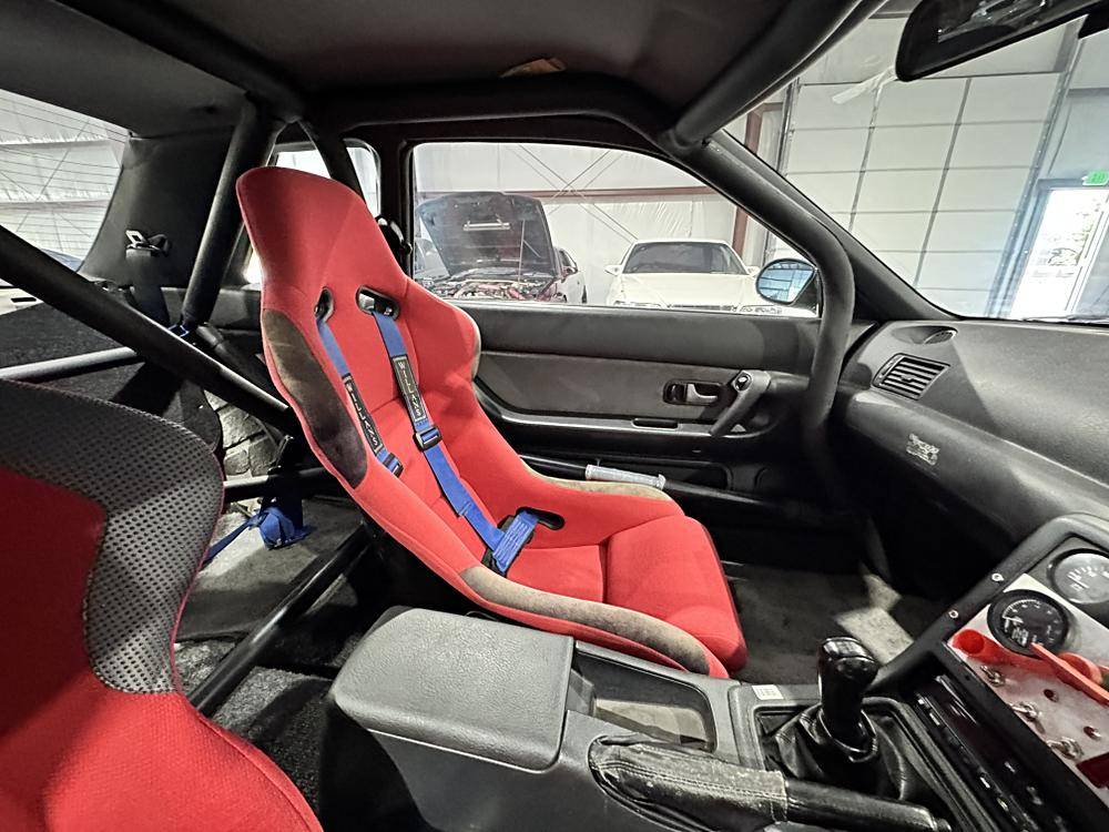 Nissan-skyline-1994-custom-26