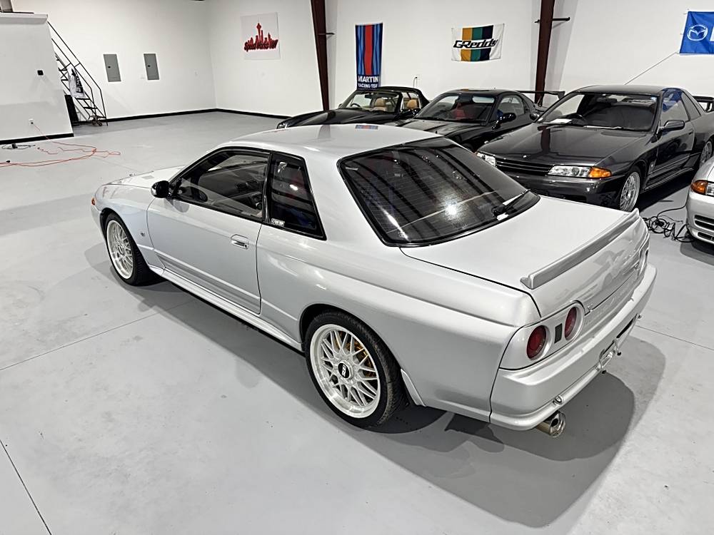 Nissan-skyline-1994-custom-38