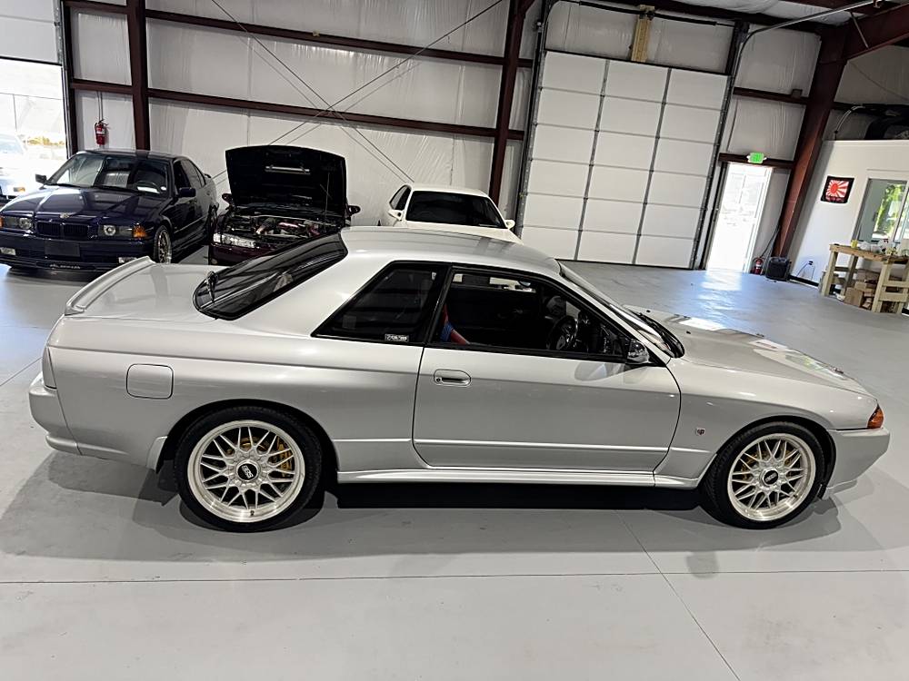 Nissan-skyline-1994-custom-41