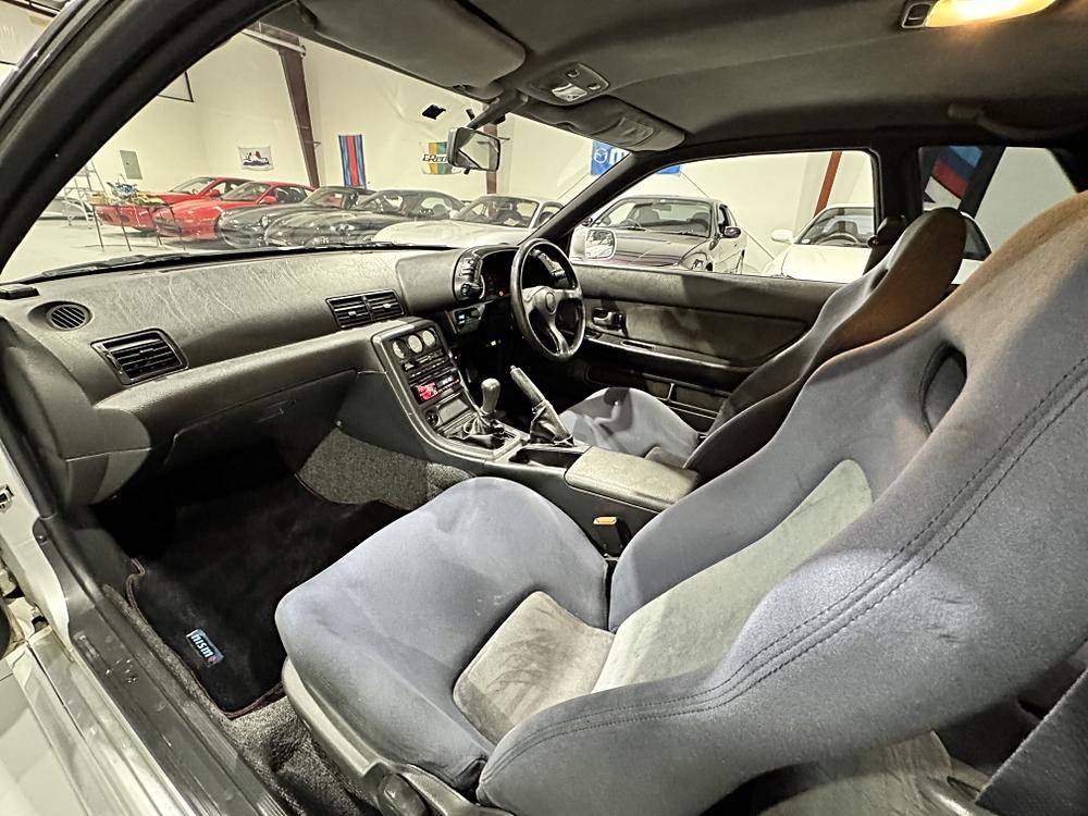 Nissan-skyline-1994-silver-14
