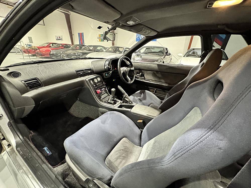 Nissan-skyline-1994-silver-15