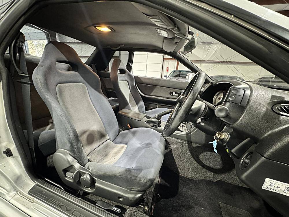 Nissan-skyline-1994-silver-21