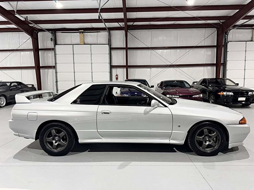 Nissan-skyline-1994-silver-26