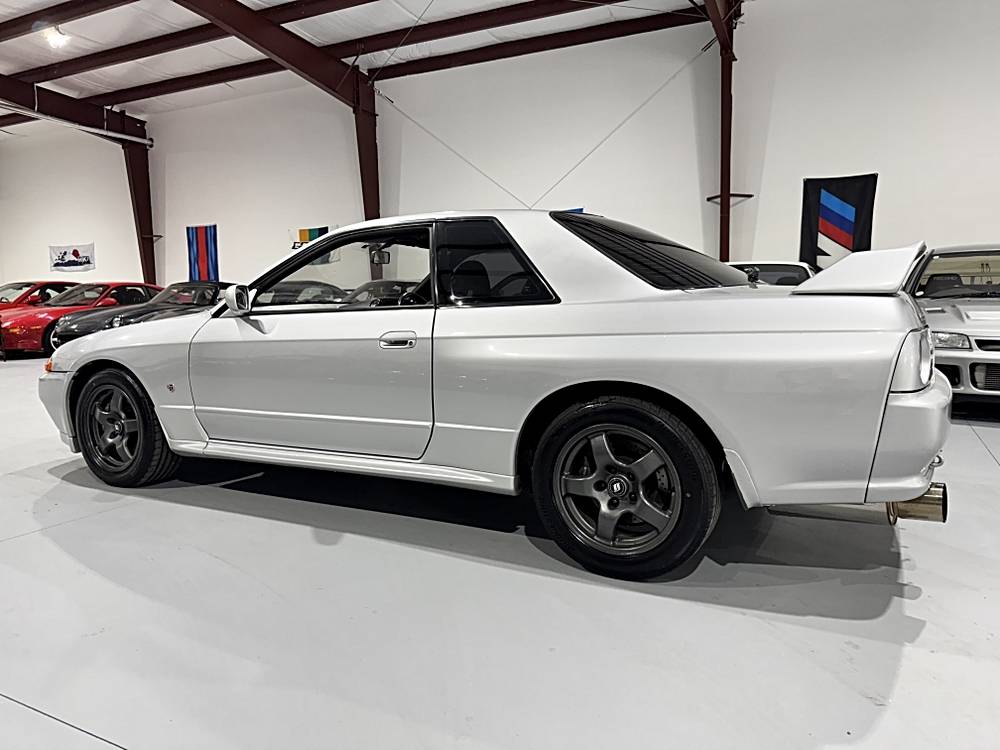 Nissan-skyline-1994-silver-30