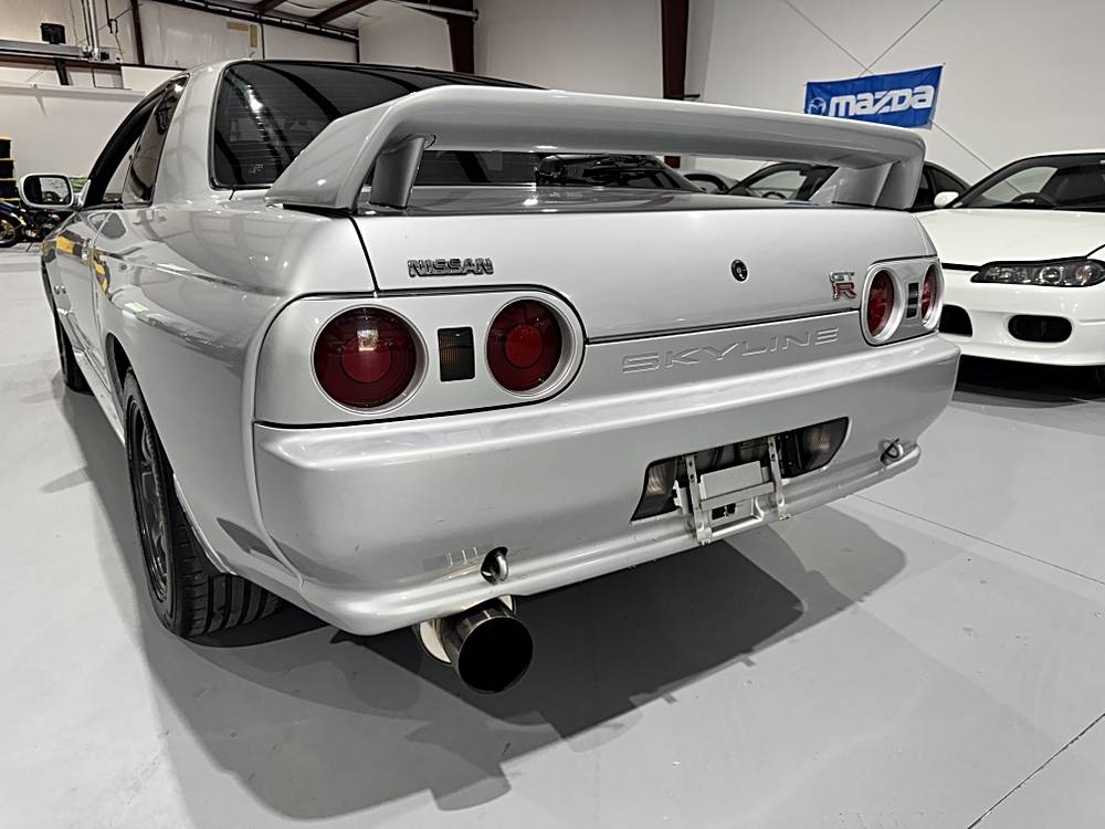 Nissan-skyline-1994-silver-32