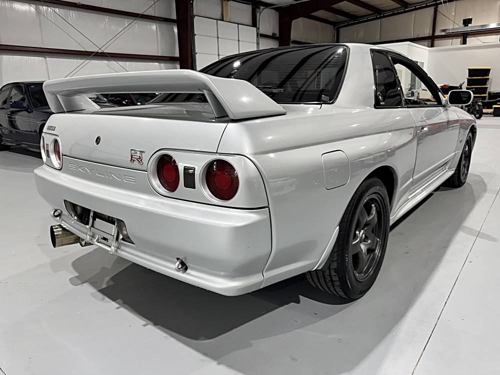 Nissan-skyline-1994-silver-55