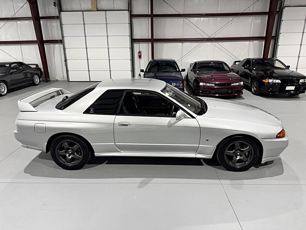 Nissan-skyline-1994-silver-8