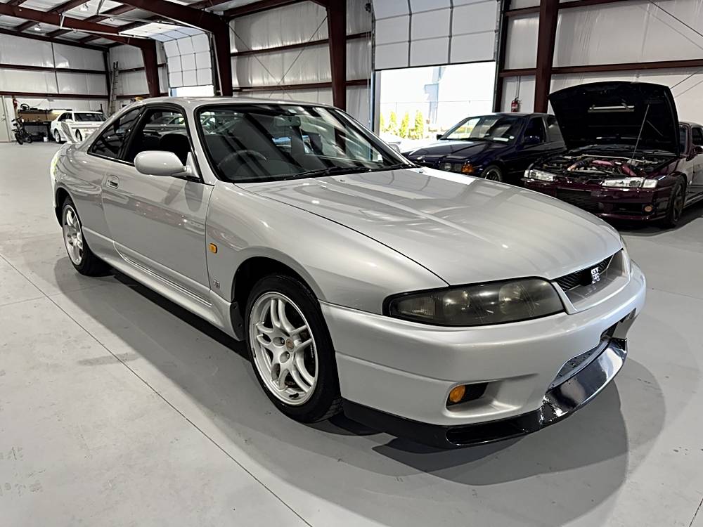 Nissan-skyline-1995-custom-103