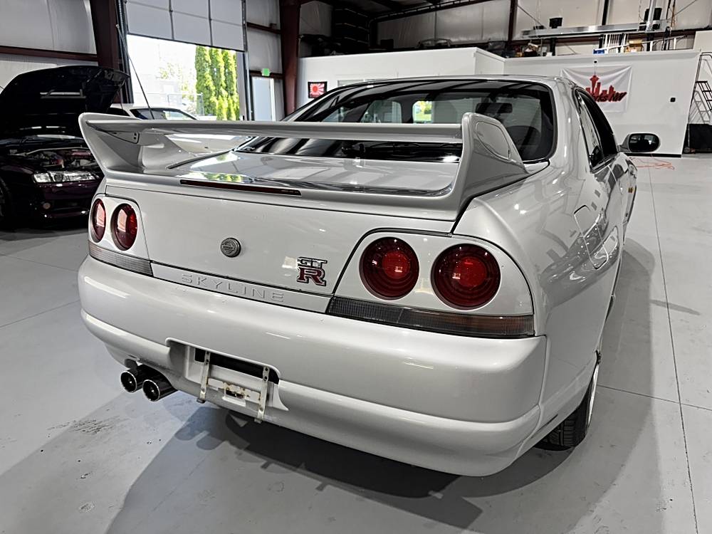 Nissan-skyline-1995-custom-143