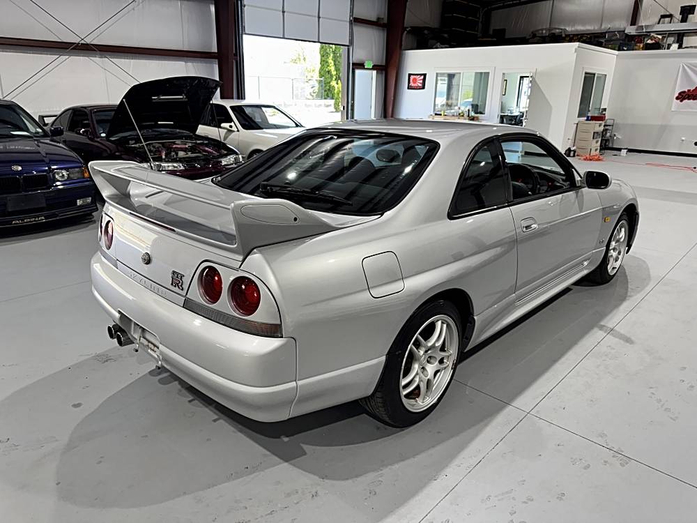 Nissan-skyline-1995-custom-145