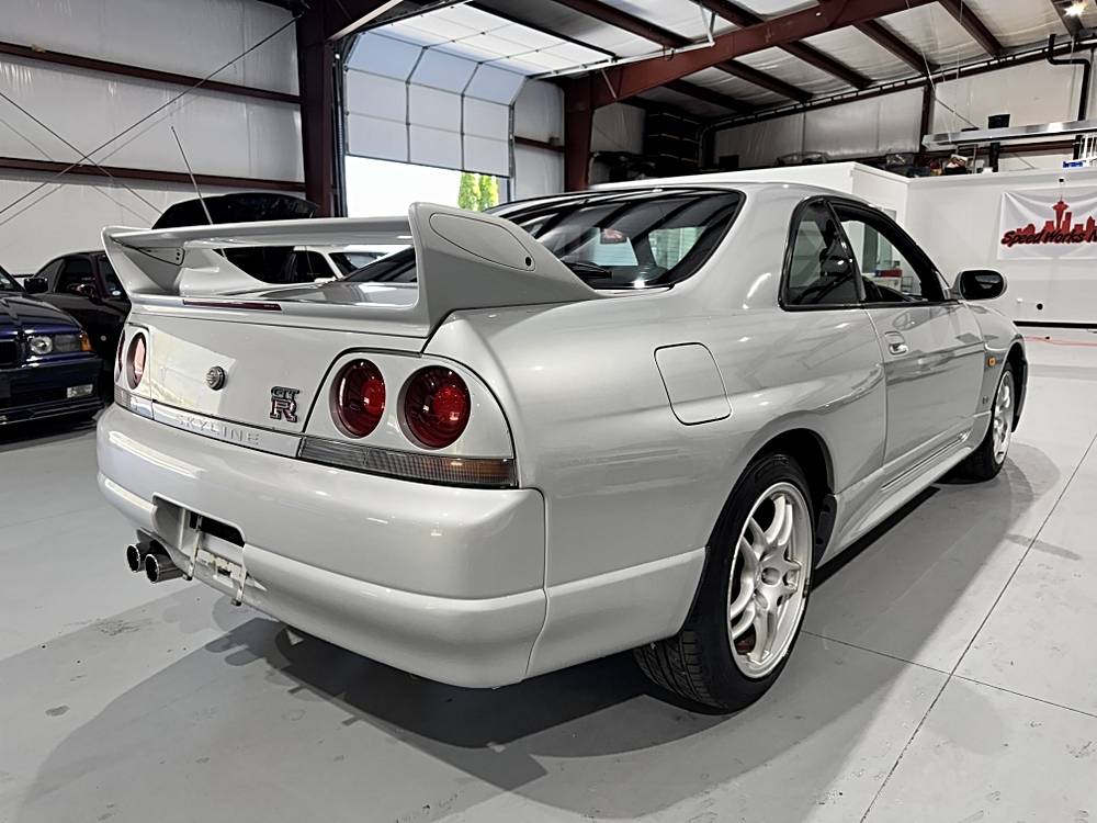 Nissan-skyline-1995-custom-155