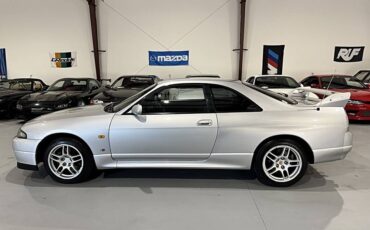 Nissan-skyline-1995-custom-168