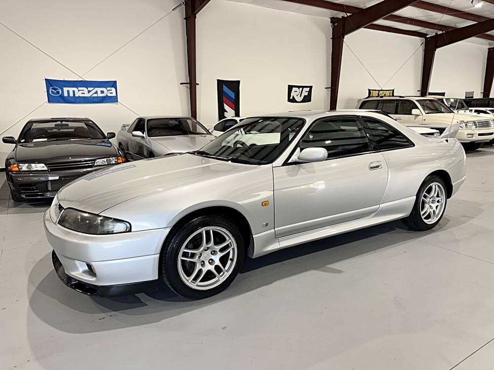 Nissan-skyline-1995-custom-202
