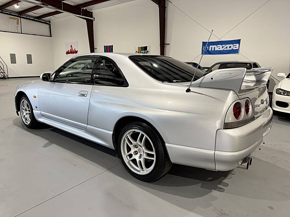 Nissan-skyline-1995-custom-204