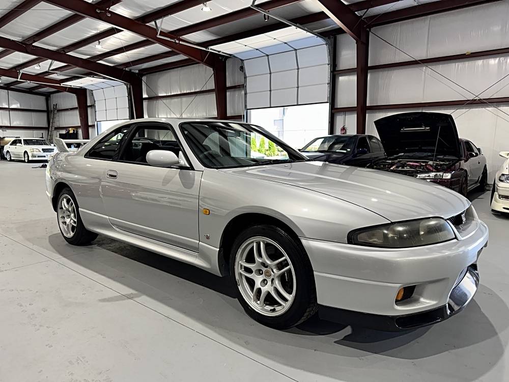 Nissan-skyline-1995-custom-216