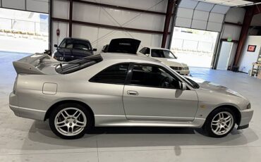 Nissan-skyline-1995-custom-32