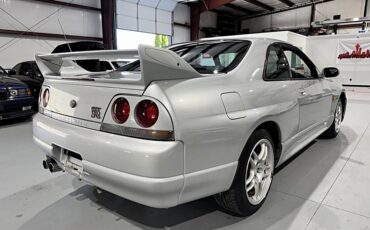 Nissan-skyline-1995-custom-52