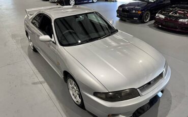Nissan-skyline-1995-custom-56