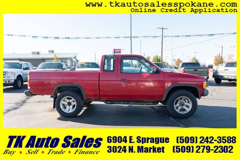 Nissan-truck-dlx-1986-red-2