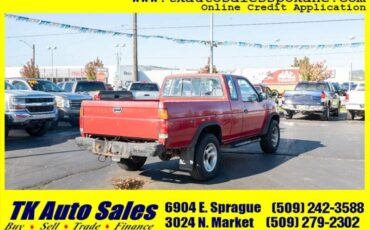 Nissan-truck-dlx-1986-red-3