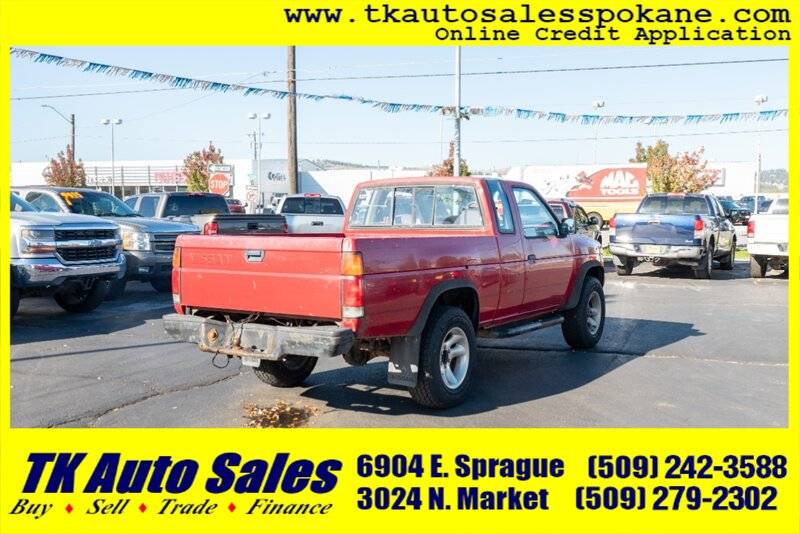 Nissan-truck-dlx-1986-red-3