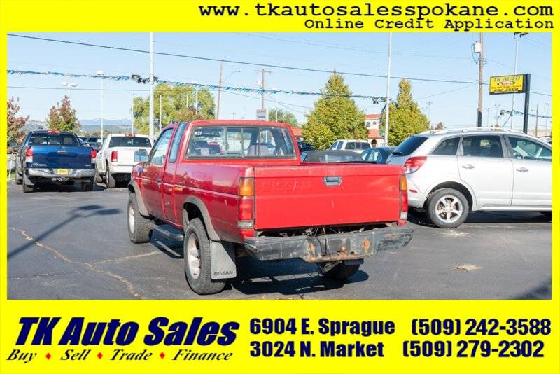 Nissan-truck-dlx-1986-red-5