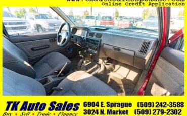 Nissan-truck-dlx-1986-red-8