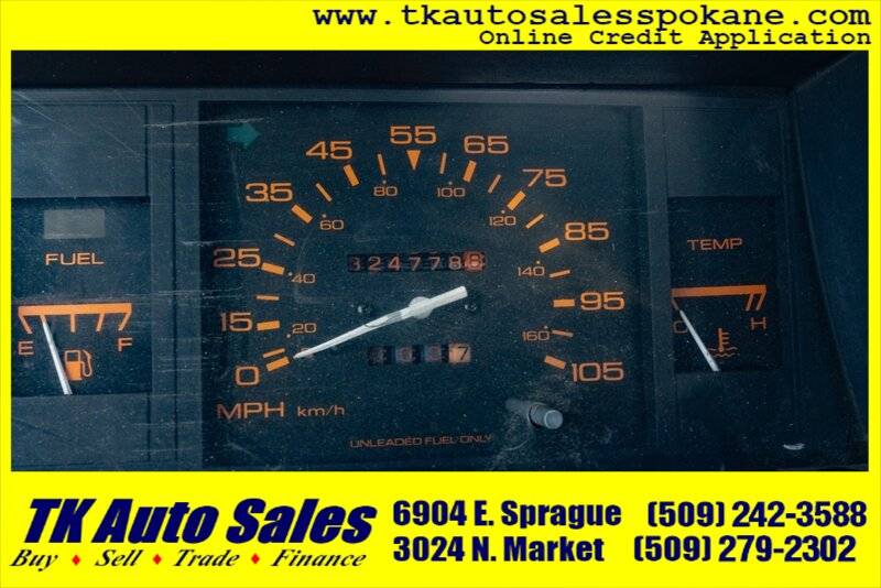 Nissan-truck-dlx-1986-red-9