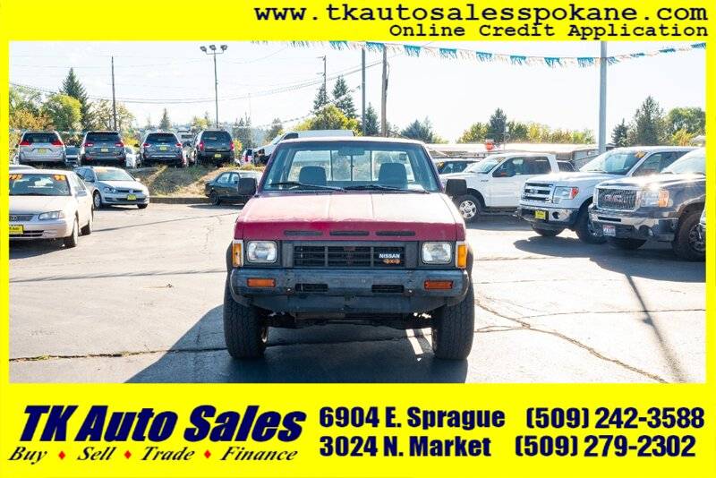 Nissan-truck-dlx-1986-red