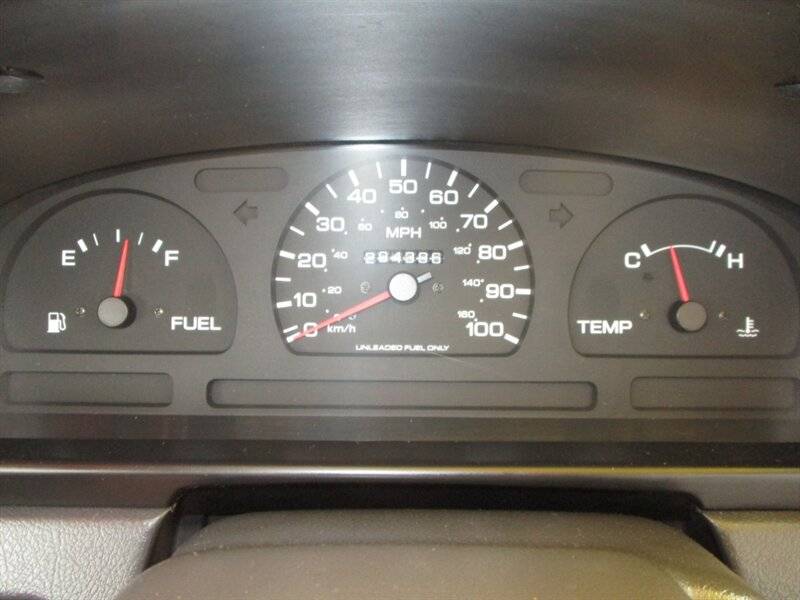 Nissan-truck-xe-1994-red-37