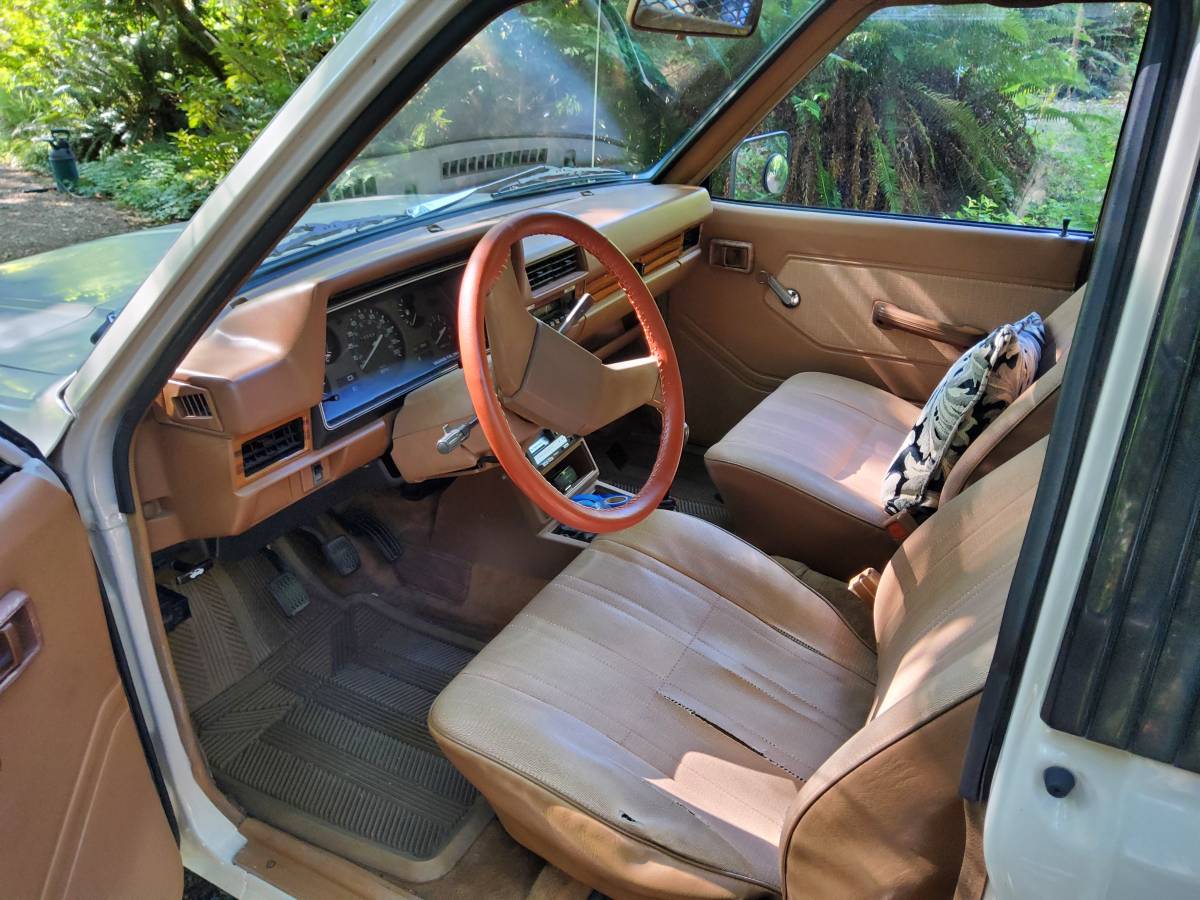 Nissandatsun-720-1984-custom-12