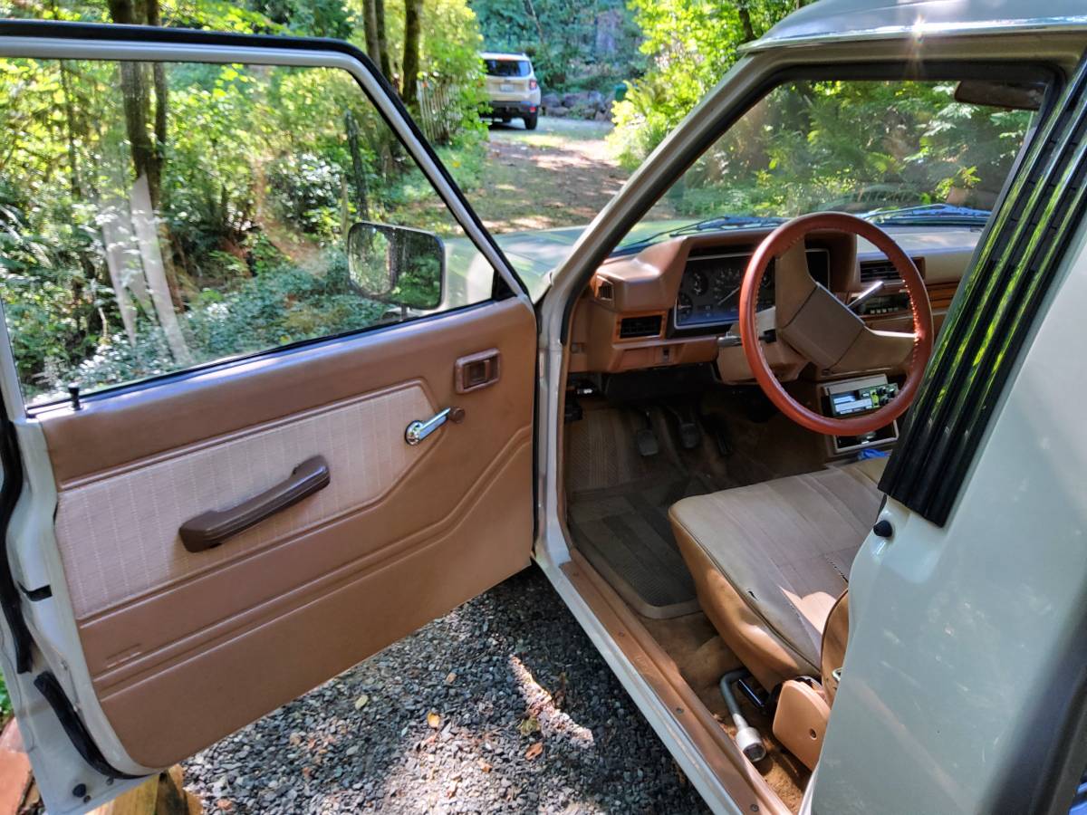 Nissandatsun-720-1984-custom-13