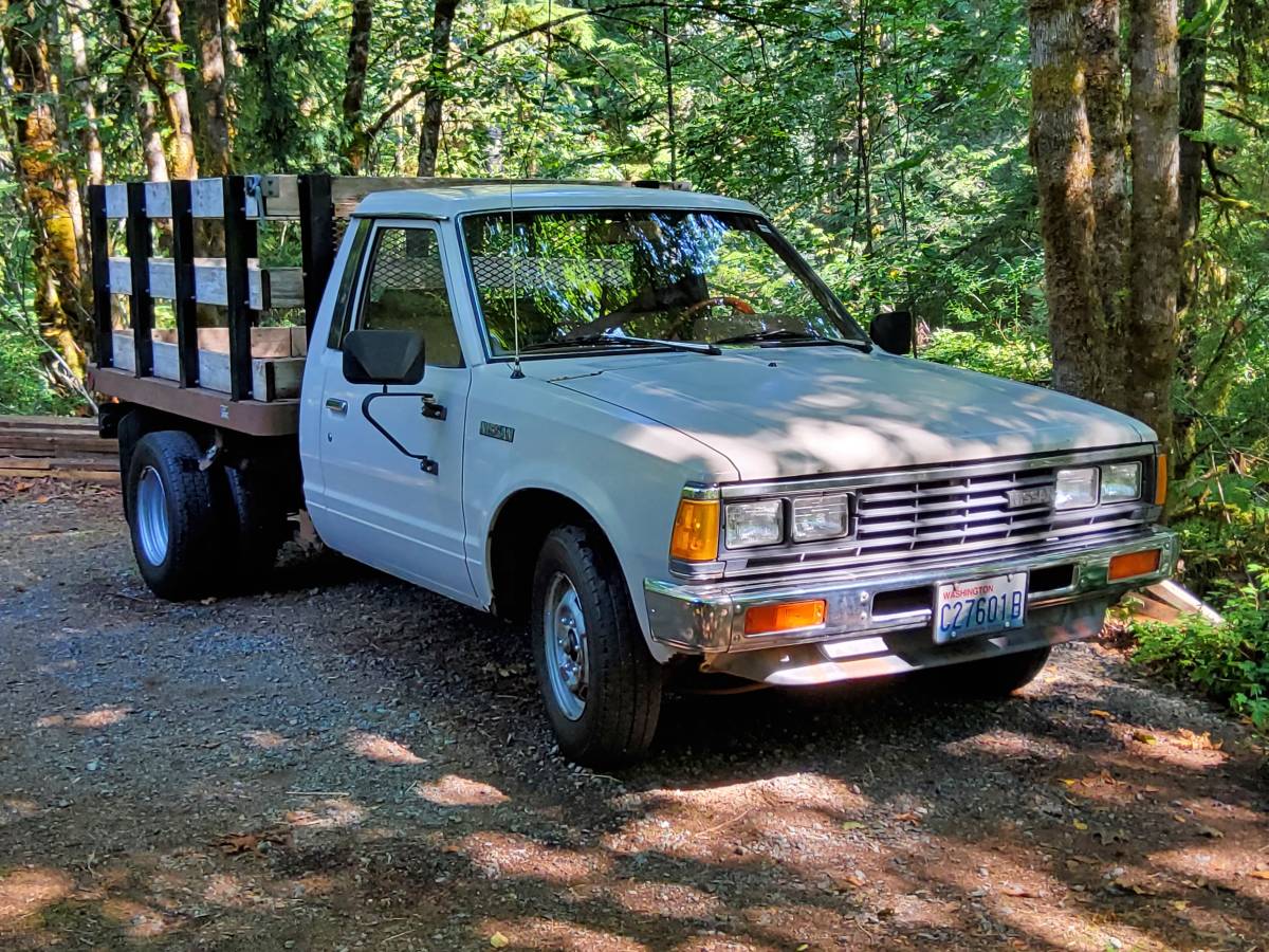 Nissandatsun-720-1984-custom-18