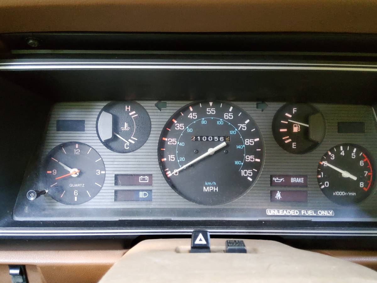 Nissandatsun-720-1984-custom-23