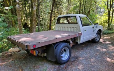 Nissandatsun-720-1984-custom-4