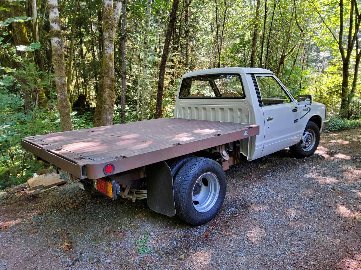 Nissandatsun-720-1984-custom-4