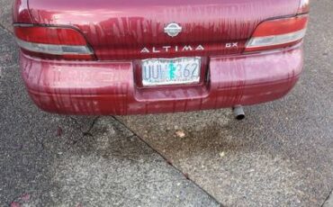Nissian-altima-gxe-1995-red-1