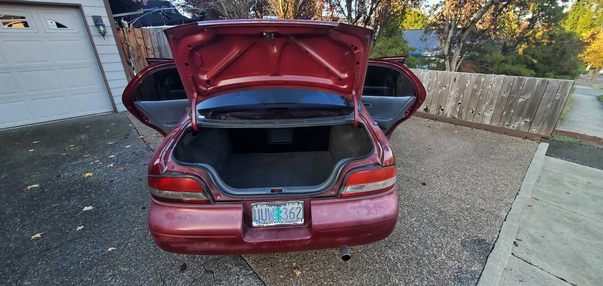 Nissian-altima-gxe-1995-red-7